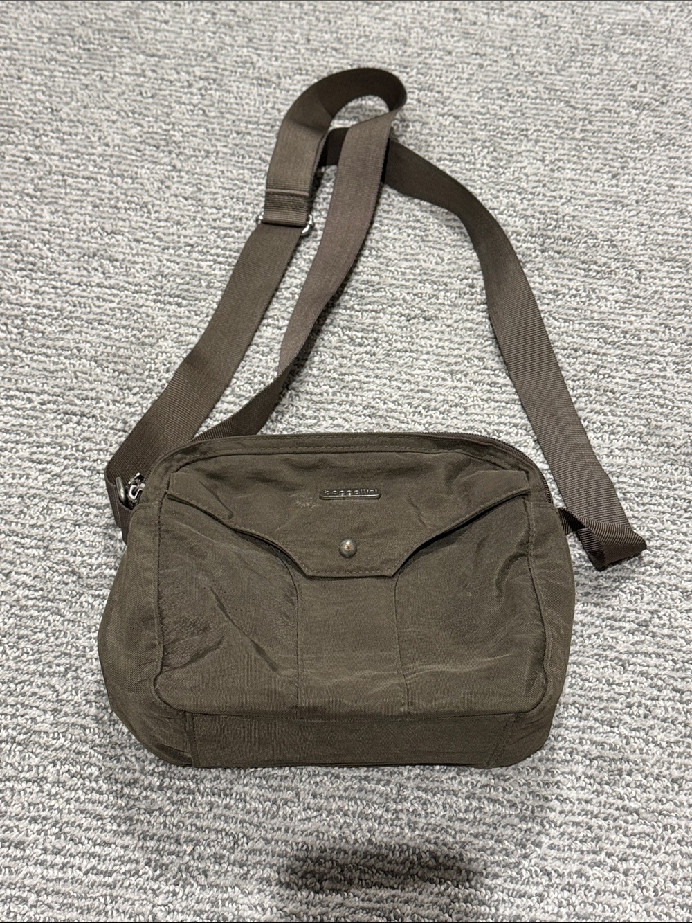 Baggallini Canvas Messenger Crossbody Bag in Olive Green
